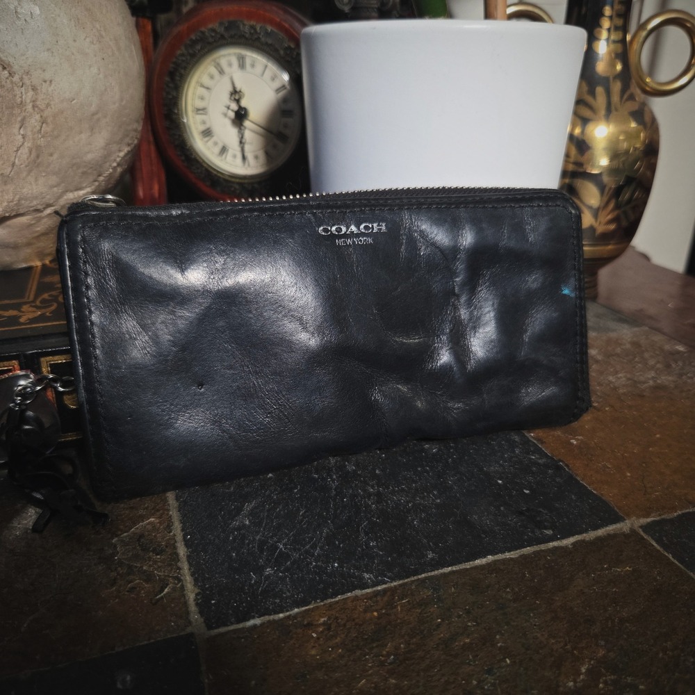 Coach New York Black Leather Zip Around Long Wallet Silver Tone‎ Hardware